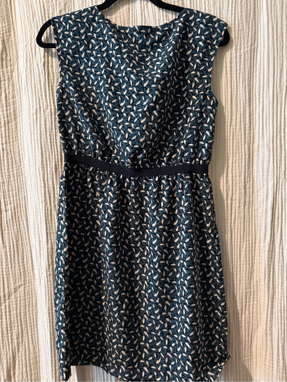 Sleeveless Leaf Print Dress with Black Waistband